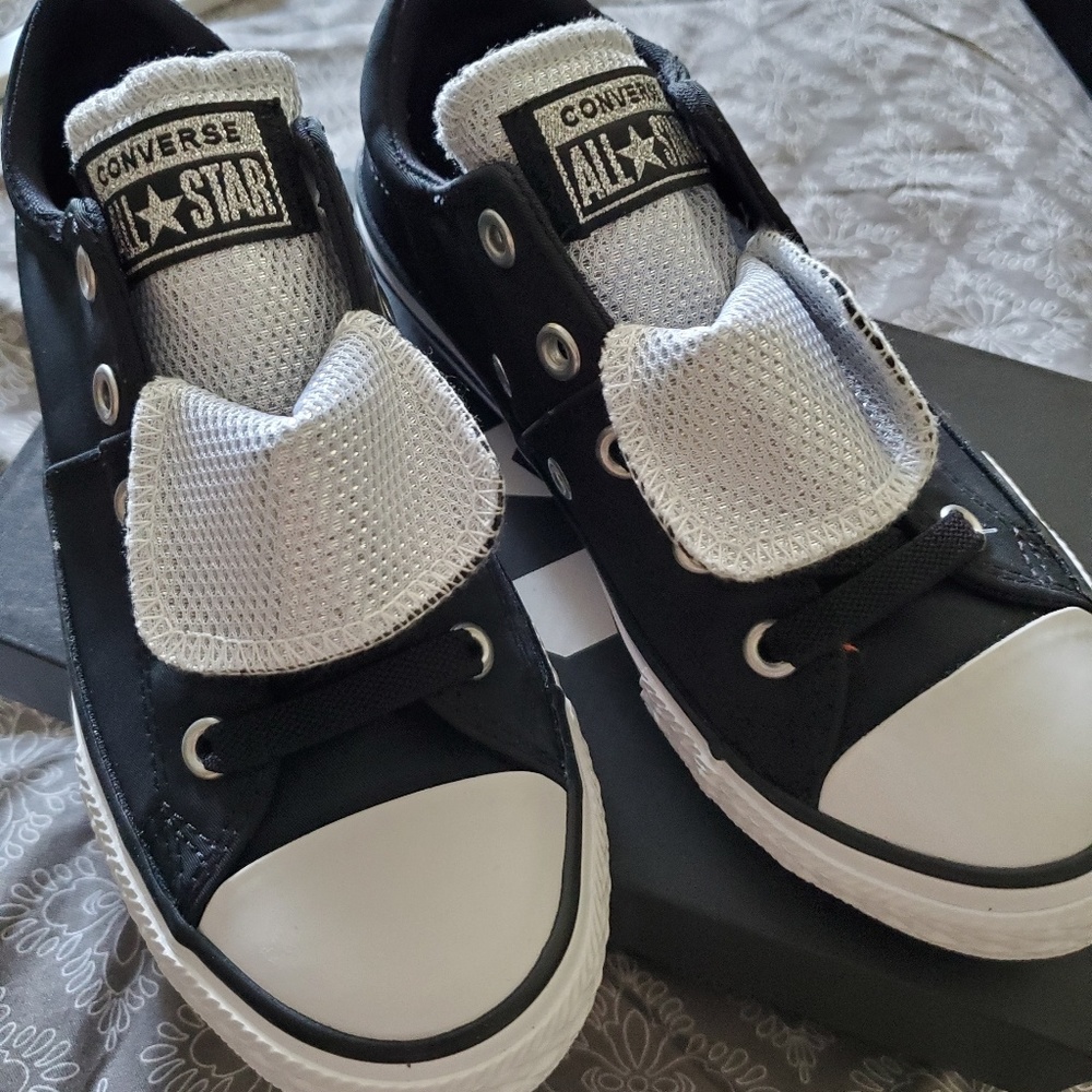Girls converse